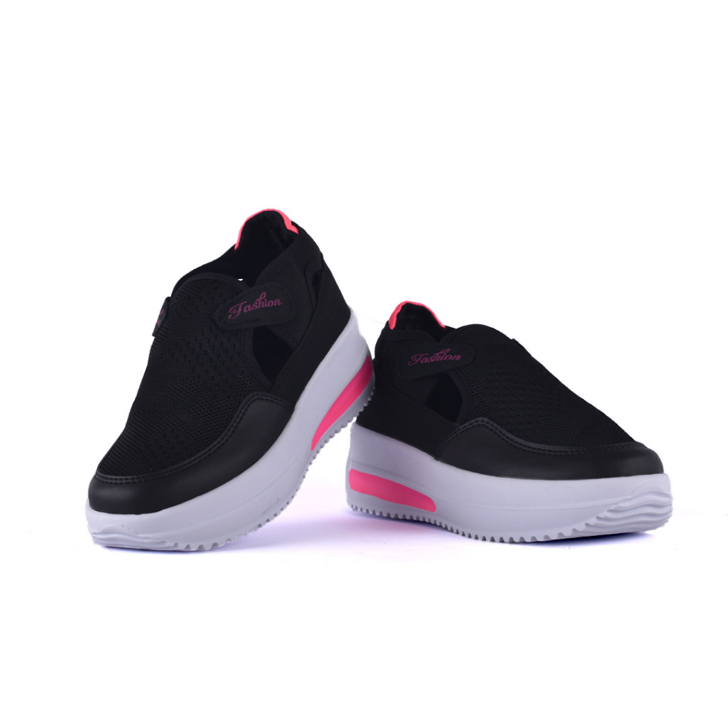 Deportivo De Mujer Fashion negro con suela clara y detalles rosados
