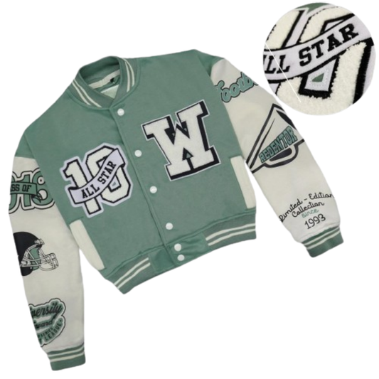 Chaqueta beisbolera N120a verde con mangas claras y detalles gráficos